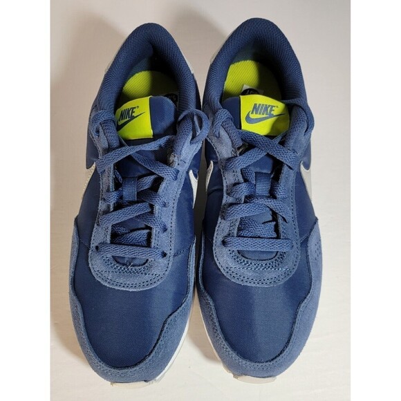 nike md valiant running